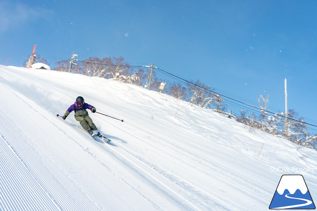 サッポロテイネ｜プロスキーヤー・中西太洋さんが、今季 SNOW Freaks 初登場。コンディション良好なゲレンデ＆パウダーを滑る、そして、撮る！